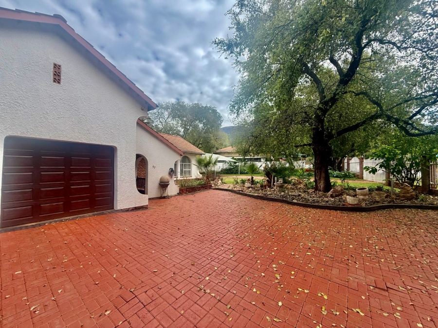 To Let 4 Bedroom Property for Rent in Schoemansville North West